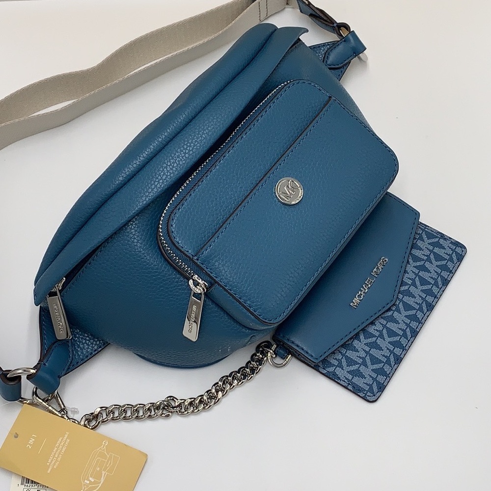 MICHAEL KORS
Maisie Large Pebbled Leather 2-in-1
Waistpack Fannypack Crossbody - Picture 6 of 16